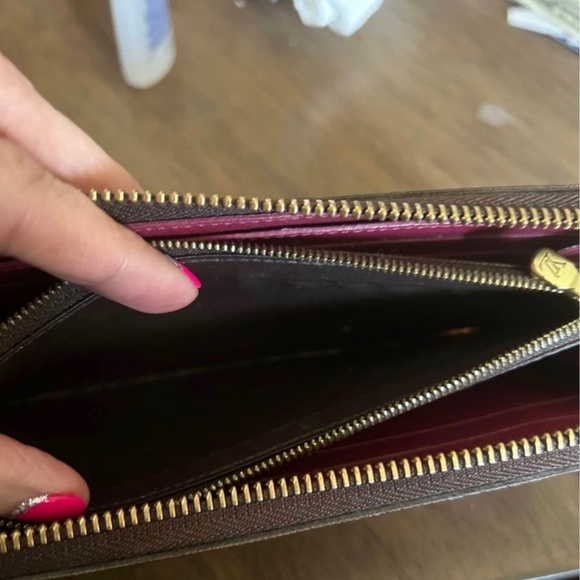Authentic Monogram Louis Vuitton Clemence Fuscia Wallet - Picture 3 of 8